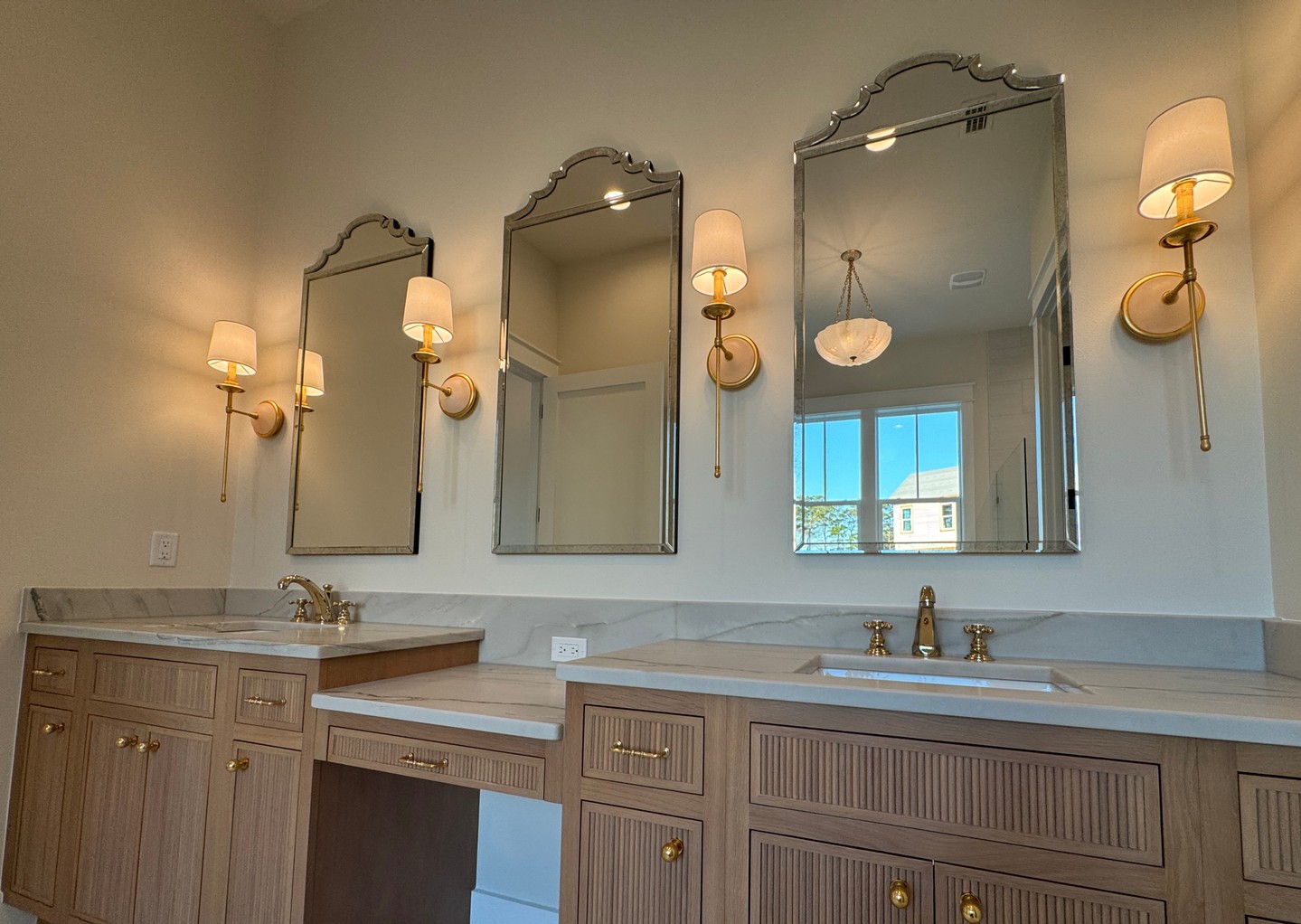 A beautifully tailored primary bath where craftsmanship takes center stage. From the custom cabinetry to the warm brass details and soft lighting, every element reflects the thoughtful design and quality Huff Homes is known for in @watersoundorigins.