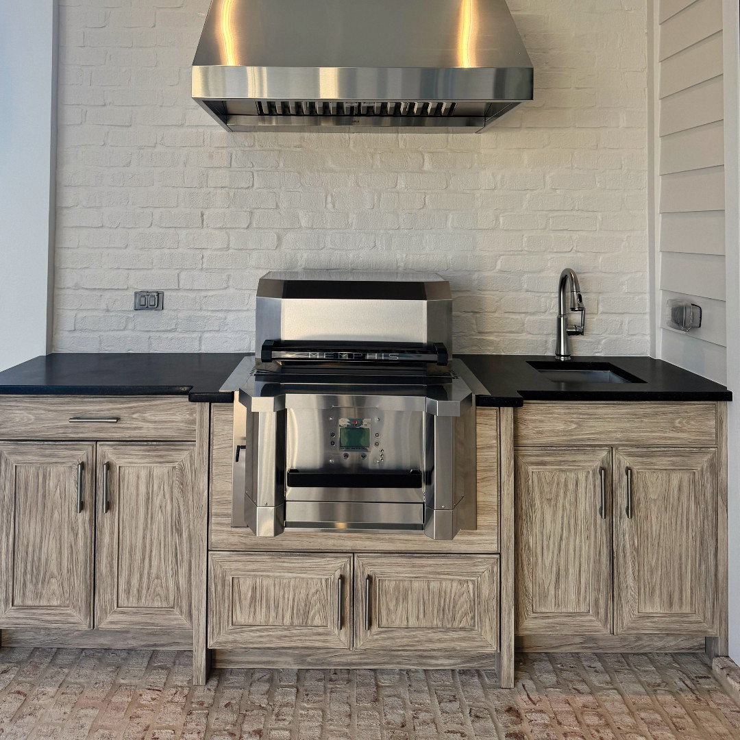 This is outdoor living done right. This custom summer kitchen pairs durable finishes, sleek stainless steel appliances, and thoughtful design, perfect for making the most of life in Watersound Origins.  It’s another example of the quality and attention to detail that define every Huff home.